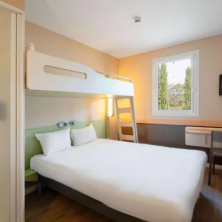 Ibis Budget Cadarache Маноск
