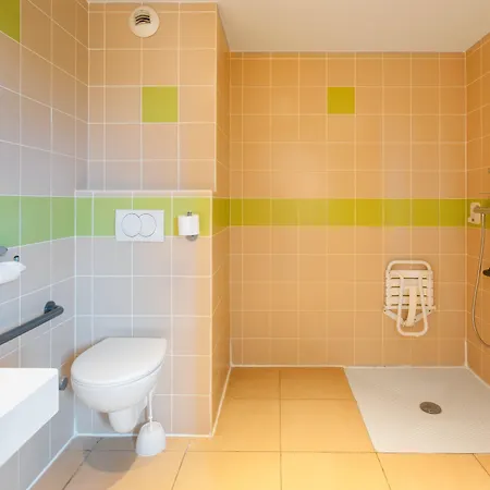 Ibis Budget Cadarache マノスク