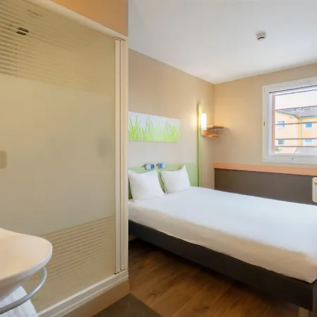 Ibis Budget Cadarache 2* マノスク