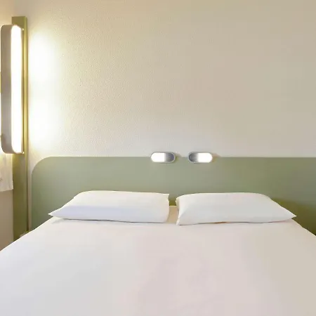 Ibis Budget Cadarache فندق 2*